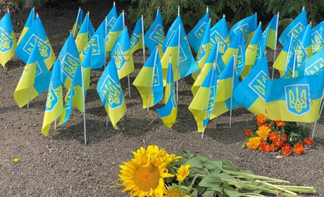 Прапорці пам’яті замайоріли у Великому Бурлуці
