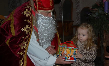 Цифри на вікнах та адвентські віночки: римо-католики Рахівщини готуються до Різдва