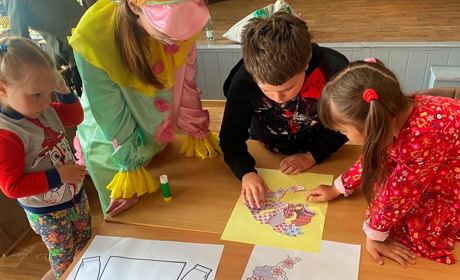 Складали пазли та танцювали: для дітей-переселенців провели розваги до дня вишиванки