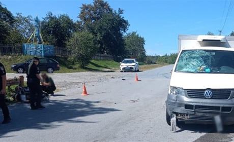 Нетверезий водій мотоцикла та його пасажир постраждали у ДТП на Звягельщині