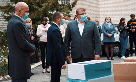 Білопільська районна лікарня отримала два апарати ШВЛ та засоби індивідуального захисту