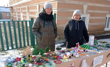 У Гадячі організували виставку – продаж святкового декору на підтримку ЗСУ