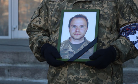 Громада Сміли прощалася із захисником Віталієм Вороною