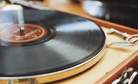 На чем слушать винил: разбор популярных моделей проигрывателей пластинок