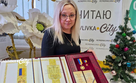 Нагороди, прапори і голос у повідомленнях: життя після втрати