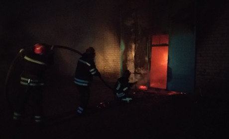 У Сватовому вночі на Челюскінців згорів автомобіль Daewoo