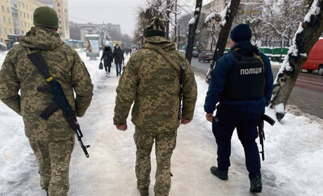 На вулицях та автошляхах Житомирщини поліція збільшила кількість патрулів