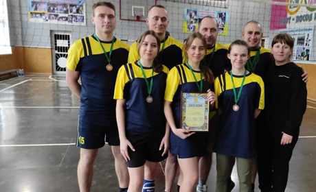 Троїцькі волейболісти здобувають призове місце на турнірі у Сватовому