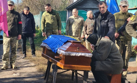 Андрій Постиженко повернувся додому "на щиті" через вісім місяців після загибелі