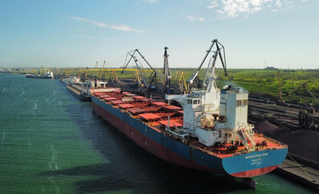 Майже п`ять мільйонів вантажів опрацював южненський порт за 4 місяці (ФОТО)