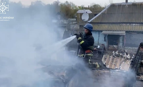 Пожежа в Павлівці: вогнеборці врятували два житлові будинки