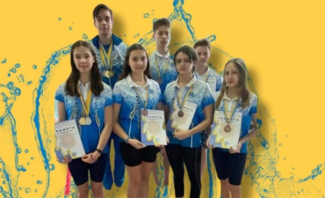 Тринадцять призових місць вибороли южноукраїнці на зимовому чемпіонаті з плавання