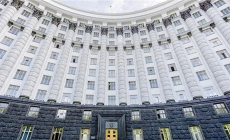 Уряд дозволив роботу СТО, ветлікарень, медичну практику, ремонт техніки,  продаж насіння і кормів