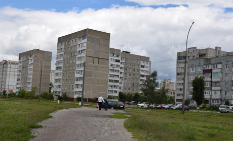 «Хтось гонить горілку, хтось випікає торти на продаж,  а ти – плати!"