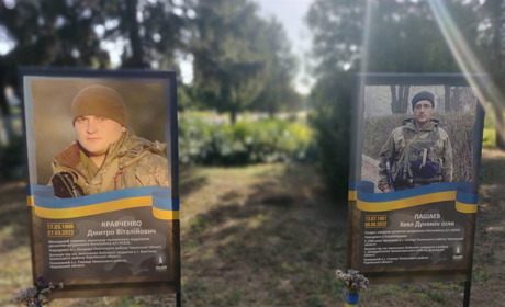 А навколо цвістимуть троянди: в Синиці заклали розарій біля портретів загиблих земляків