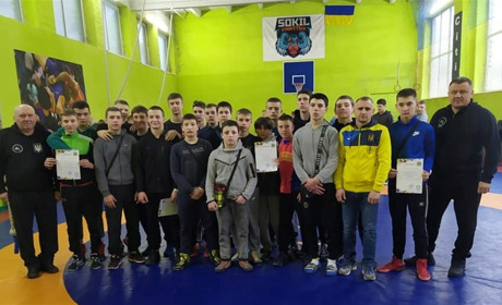 2 золотих, 3 срібних і 4 бронзових: жмеринчани вибороли 9 нагород на Чемпіонаті з боротьби у Вінниці