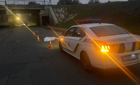 У Херсоні сталася смертельна ДТП: автівка в темряві переїхала чоловіка, що лежав на дорозі