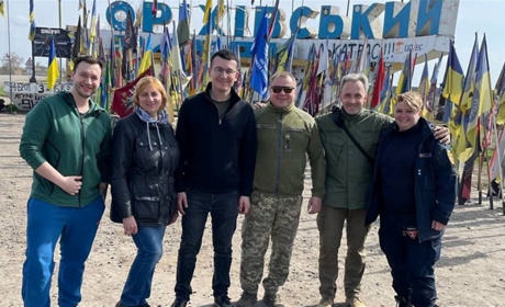 На Оріхівському напрямку зустрілись колеги-журналісти: редактор-воєнкор з Володимирця та голова НСЖУ