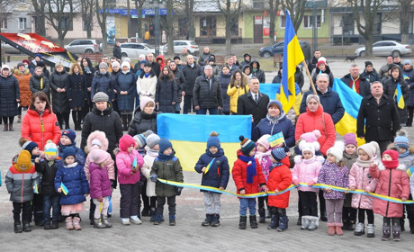 День єднання у Червонограді відзначили спільним виконання Державного Гімну України