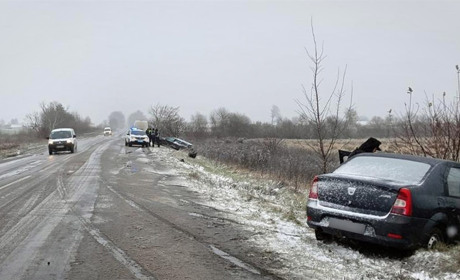 На Шепетівщині слідчі встановлюють обставини ДТП, у якій травмувалась 44-річна жінка