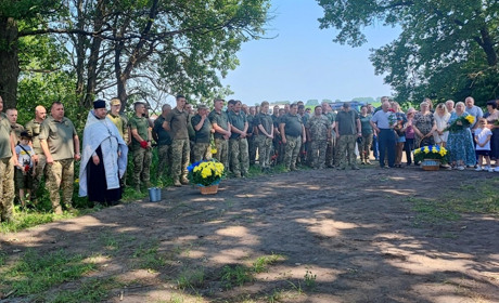 На околиці села Безуглівка відкрито меморіальний пам'ятний знак загиблим воїнам