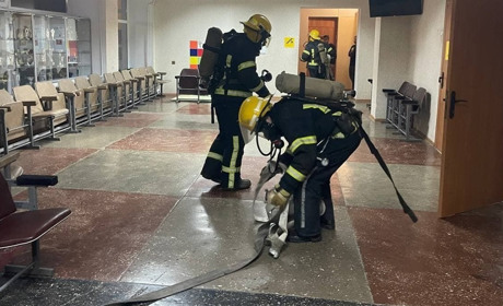 На ліквідацію пожежі терміново виїхали рятувальники