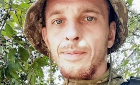 У Жовтих Водах попрощаються із полеглим на війні донеччанином Артемом Дяченком