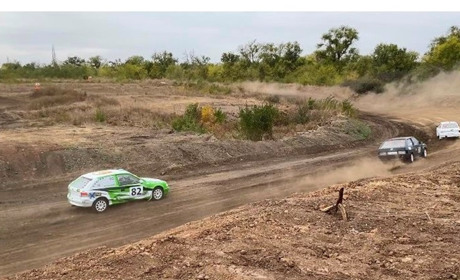 Швидкість, пилюка і адреналін: як у Жовтих Водах відбувається Чемпіонат міста з автокросу