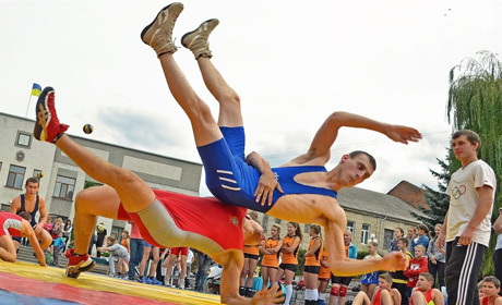 12 медалей привезли жмеринські борці з чемпіонату області