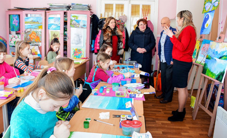 Обновки для юних художників Кагарлицької школи мистецтв