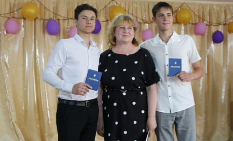 Свідоцтва, сцена, оплески: у Біляївці вітали випускників мистецької школи