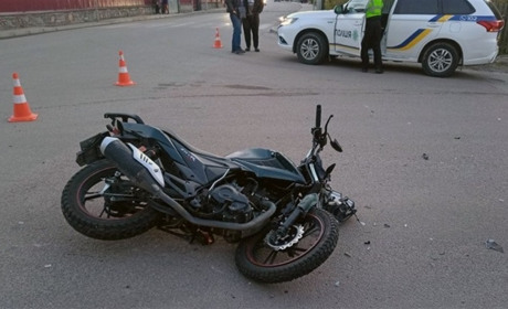 У Звягелі шукають свідків ДТП, в якій загинув 19-річний мотоцикліст