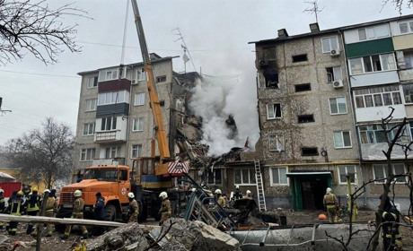 «Три поверхи просто склалися». У Сумах є загиблі внаслідок влучання «Шахеда»
