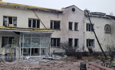 Унаслідок чергової ворожої атаки у столиці постраждав чоловік і сталося загорання медичного закладу