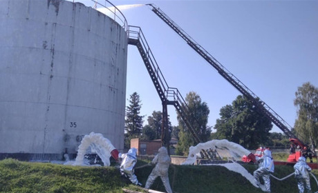 Пожежа на Старокостянтинівській нафтобазі: першими гасили вогонь працівники підприємства