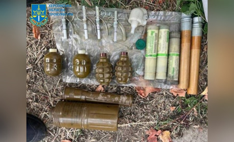 На Херсонщині затримали чоловіка, який продавав покинуту окупантами зброю