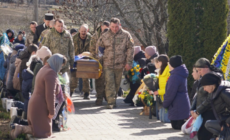 «Мамо, це мій вибір, і ти маєш пишатися мною». У Бедриківцях поховали Ігоря Волоса