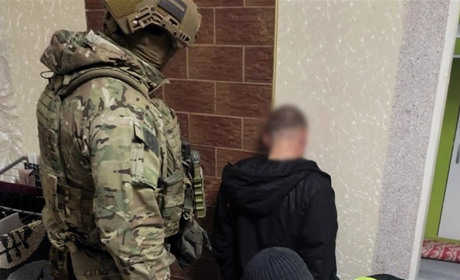 Трьох звягелян підозрюють у вимаганні грошей у важкопораненого воїна та його дружини