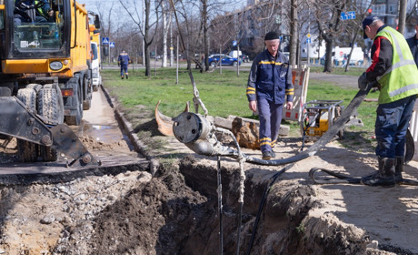 Будівельна компанія пошкодила водопровідну мережу: на одній із вулиць Городка тимчасово немає води
