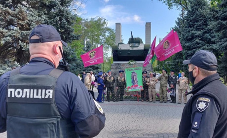 Без запрещенной символики не обошлось