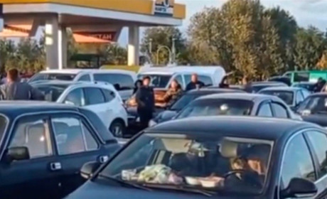 У черзі на блок-посту Василівки помер чоловік