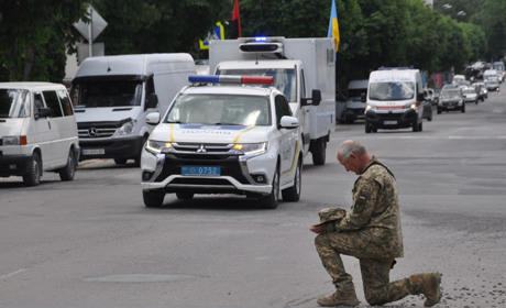 У День Героїв Чортків зустрів останки воїна, загиблого у серпні 2023-го