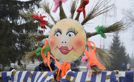 Троїчани відсвяткували Масляну млинцями, жартівливими піснями та хороводами 