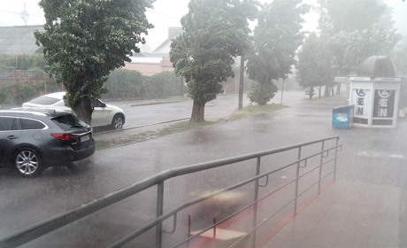 Нову Каховку накрила злива