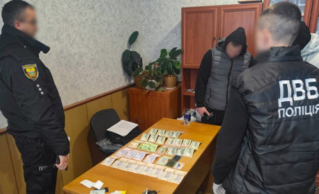 "Допомагав" скласти іспит за гроші: у Кременці затримали директора автошколи