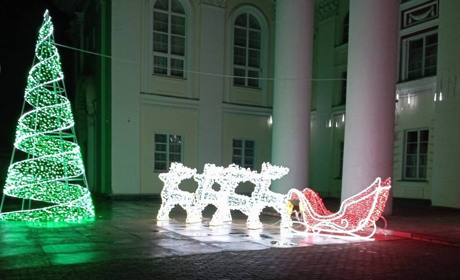 Головну ялинку у Жовтих Водах цьогоріч не встановлювали: святковою локацією став Палац культури