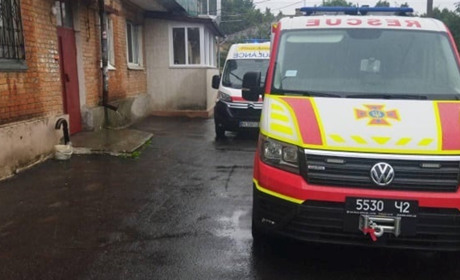 Літня жінка пішла до стоматолога, а повернулася - у квартирі поліція, рятувальники і медики