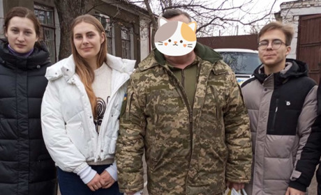 Щедрували, щоб назбирати кошти на подарунки військовим