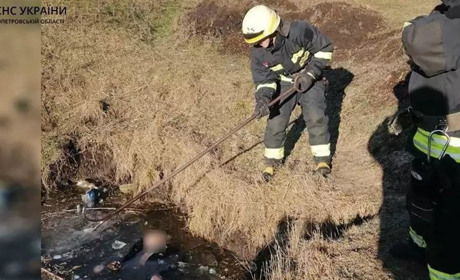 У Синельниківському районі з водойми дістали тіло чоловіка