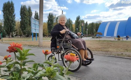 Безбар'єрність в Україні: як намагаються рухатись вперед маломобільні люди та люди з інвалідністю